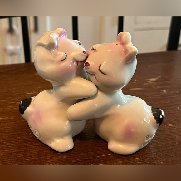 Other - Vintage Hugging Bunnies Salt and Pepper Set